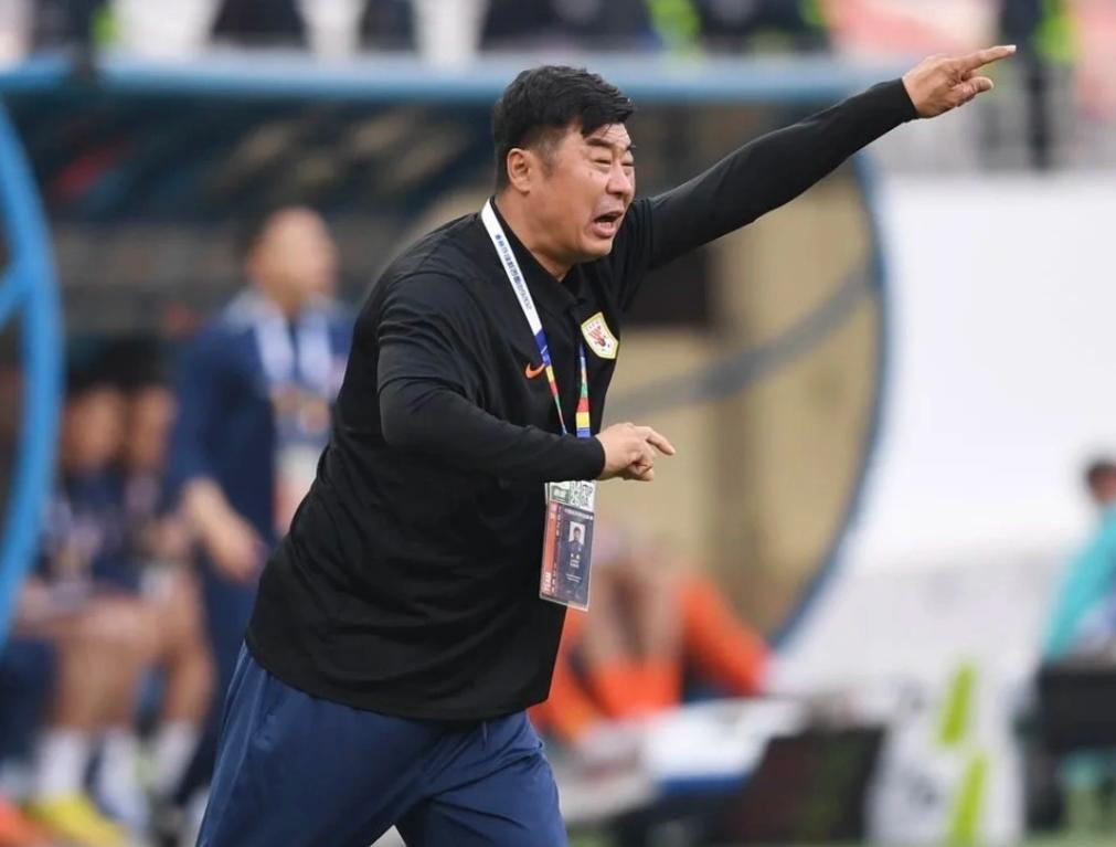 ⚽一下午，两个自己人，全走了。山东泰山刚刚官宣：宿茂臻辞去主教练，韩鹏辞去教