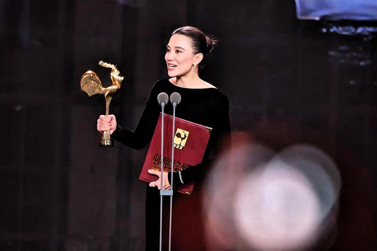 1. 个人表演：从细节打磨到角色升华，尽显成熟演员的功底：宋佳此次获奖绝非偶然，