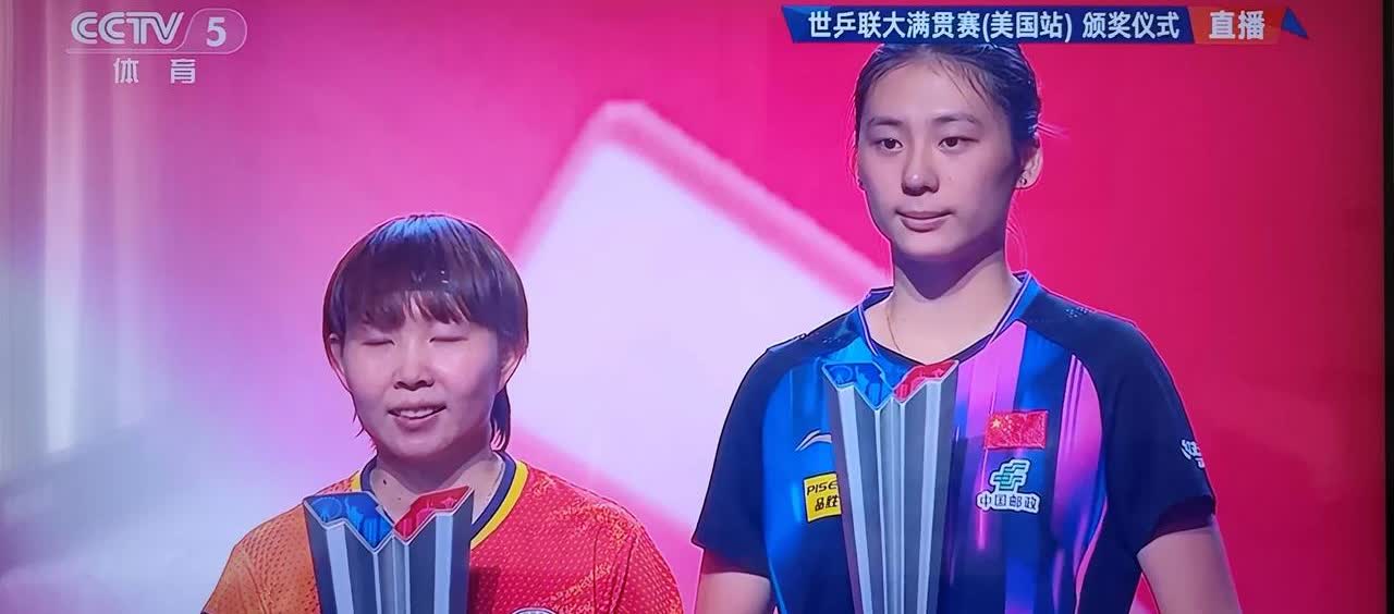 重新认识了斜杠青年朱雨玲。就在刚刚获得女单冠军的朱雨玲，名副其实的斜杠青年。今年