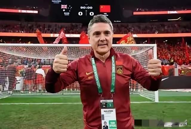 估计从越南教练到球员到所有越南球迷都没想通，为什么前四场那个打不还手骂不还口的中