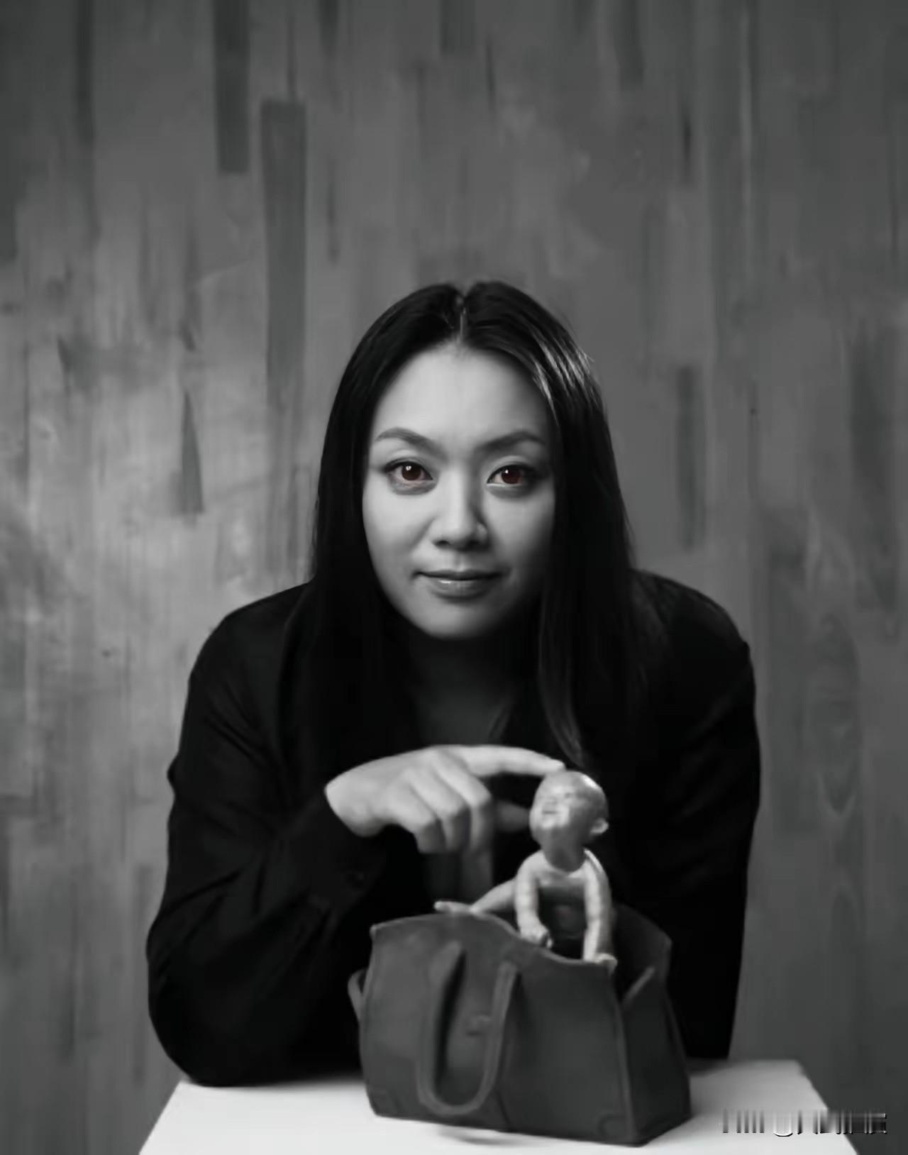 田世信女儿：恶意雕塑她父亲，侵犯她父亲的肖像权，要追究责任。田世信女儿发律师