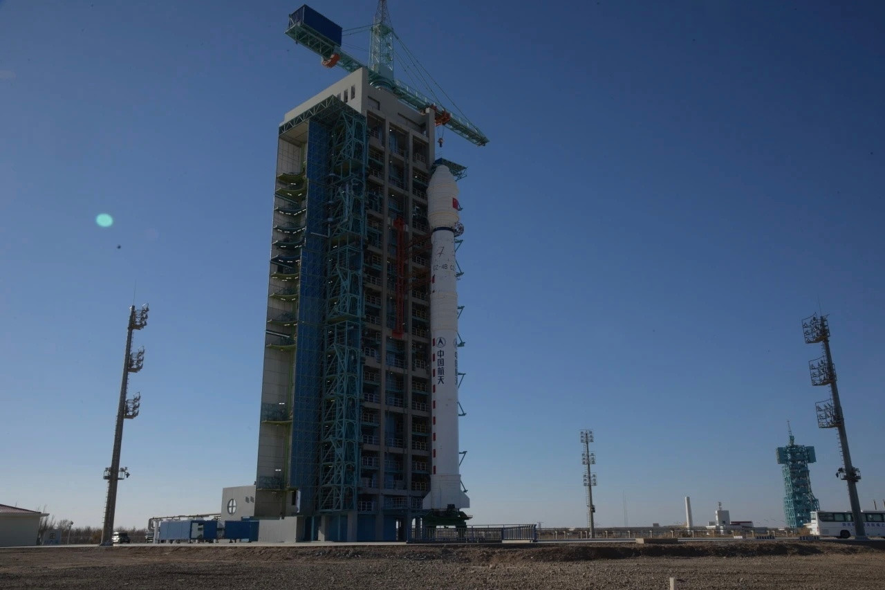 2025年12月9日11时41分，长征四号乙运载火箭在酒泉卫星发射中心点火升空，