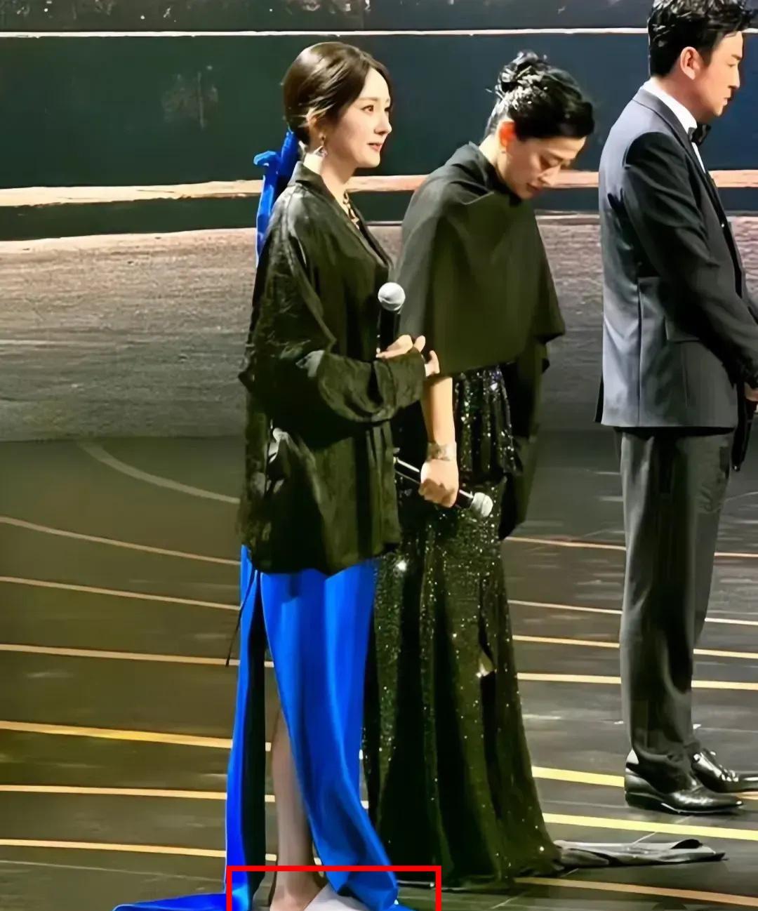 .这次不管谁来帮忙，都救不了杨幂了！6月14日，在第27届上海国际电影节开幕