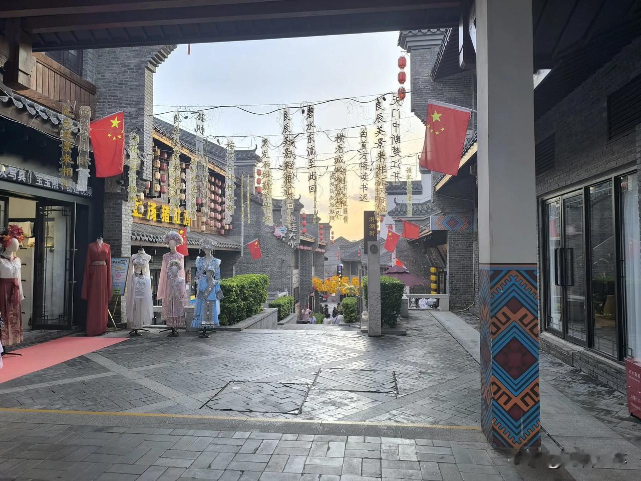 退休了，有钱又有闲，谁都想去旅游，但是就没有当初想去旅游的那个心情在了。祖国的大