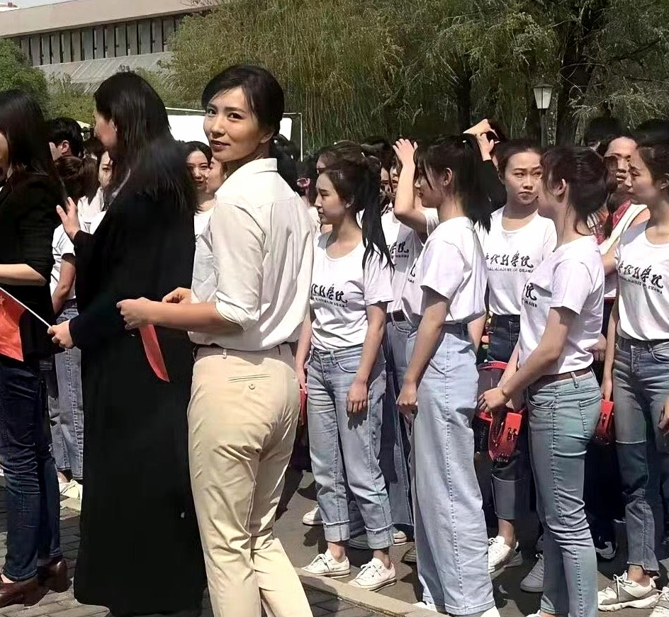 网友偶遇万人迷陈好果然女神也经不住岁月的打磨​