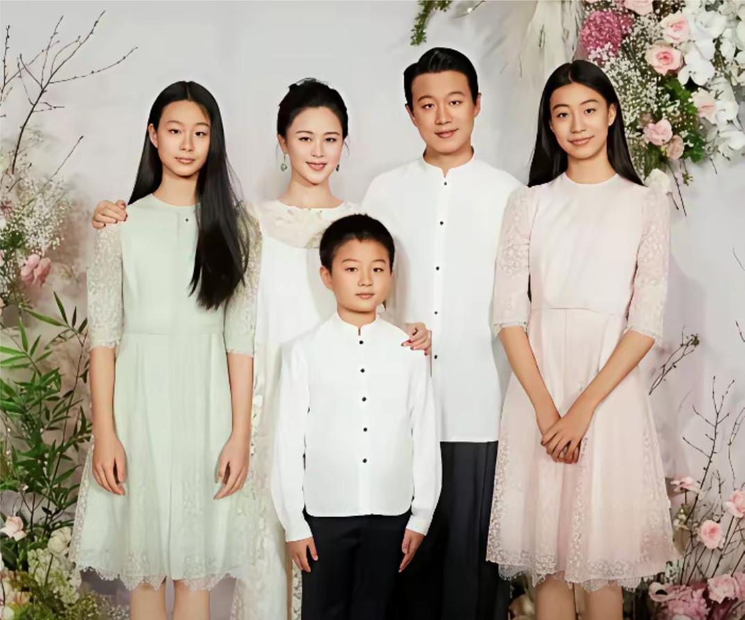 演艺圈罕见的没有绯闻，很低调的佟大为，佟大为和关悦结婚18年，育有3个孩子，两个