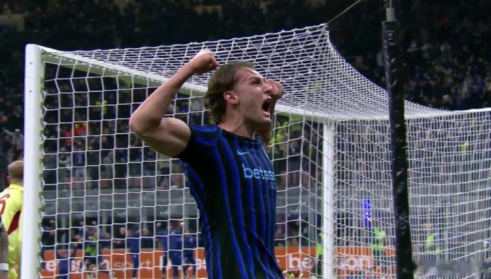 Opta的一个数据：弗朗切斯科·皮奥·埃斯波西托（20岁零231天）成为自197