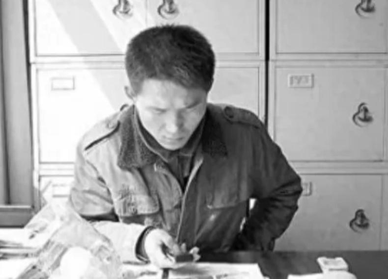 2010年，山东一大学生村官，考上了江西的警察编制之后，却被告知，他已经被列为网