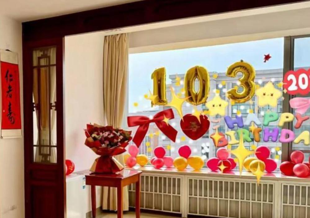 杨振宁103岁生日好暖！翁帆布置的小家藏着21年的答案[比心]10月1号，10