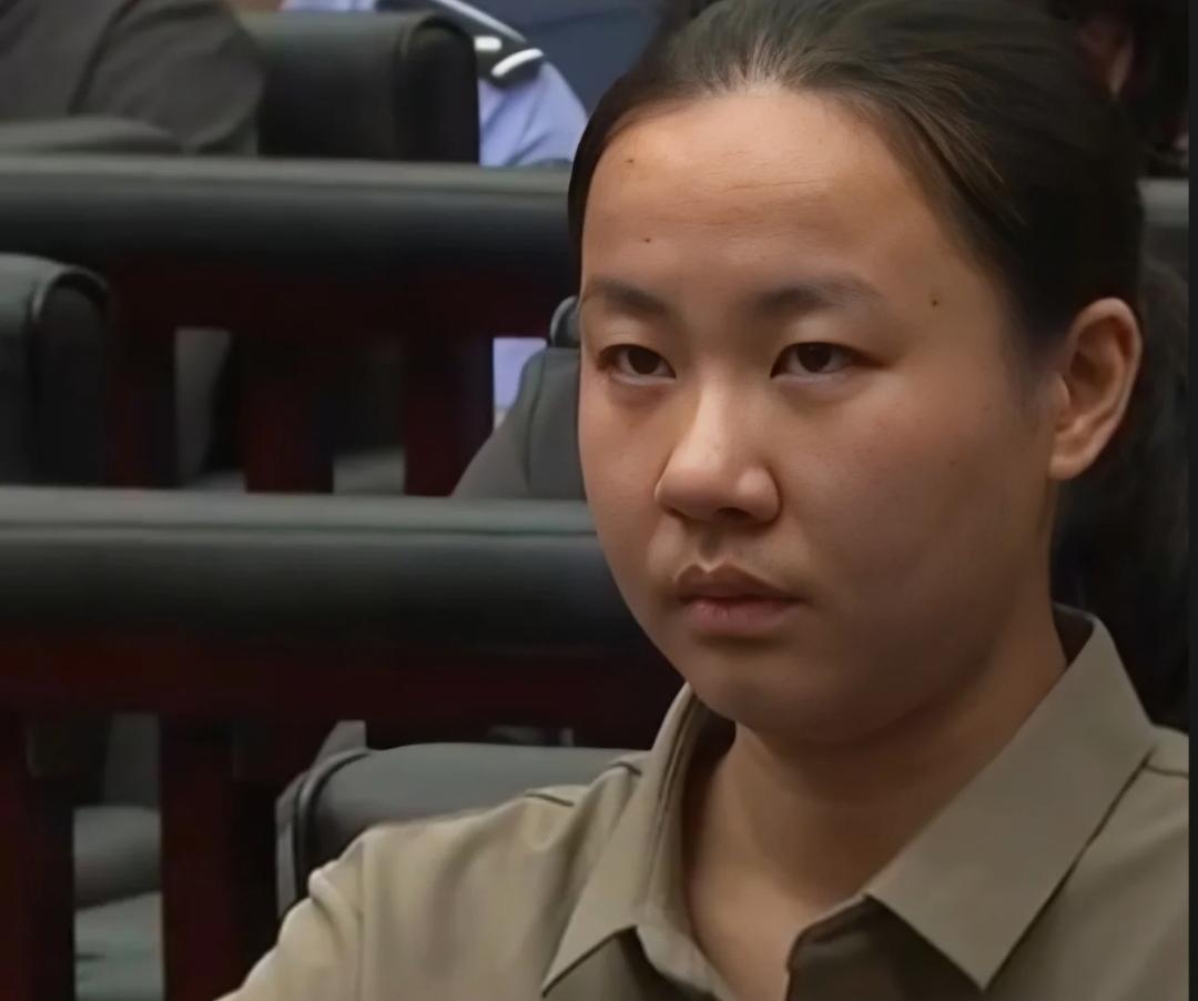 一个人的嘴巴或许会说谎，但是眼神可一点都藏不住事。明珍珍这眼神也太吓人了——