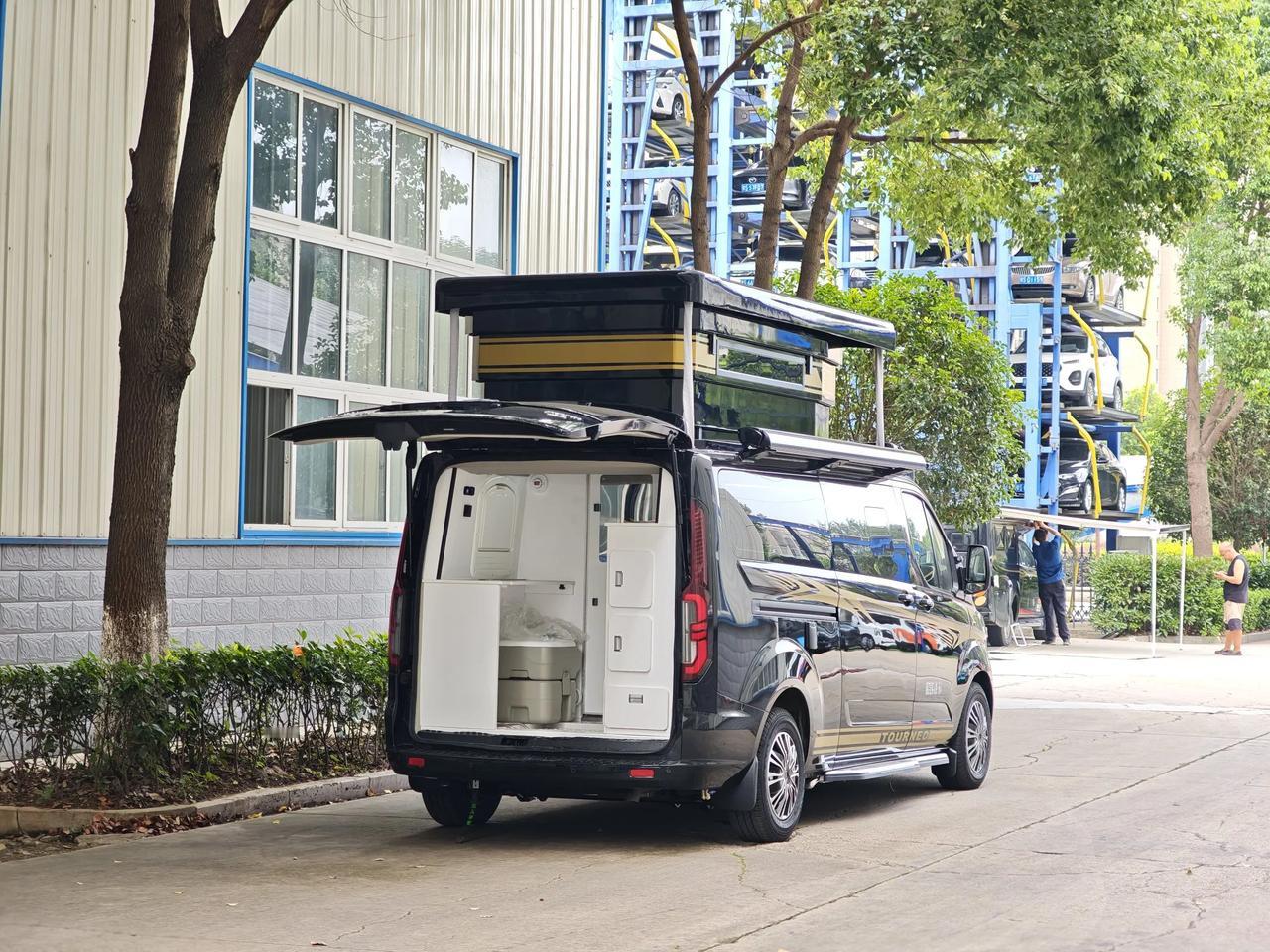 🎈谁能拒绝一辆能变形的小房车？！福特新全顺V362中轴低顶款，这次设计太绝了但