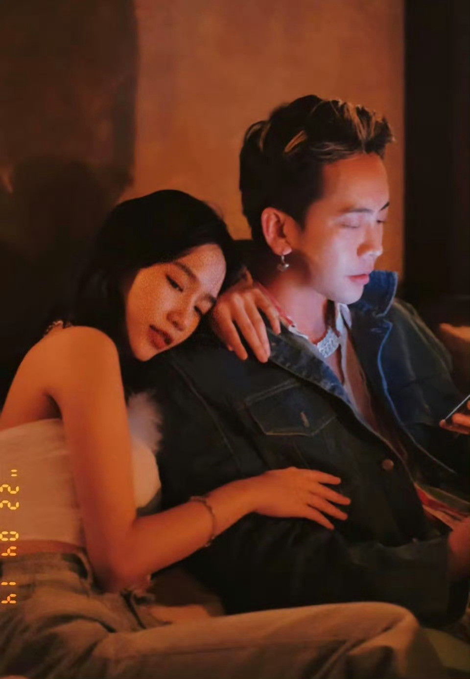 梁淞何美延买酸奶起争执再见爱人买个酸奶也能吵起来？《再见爱人》这波名场面太真实