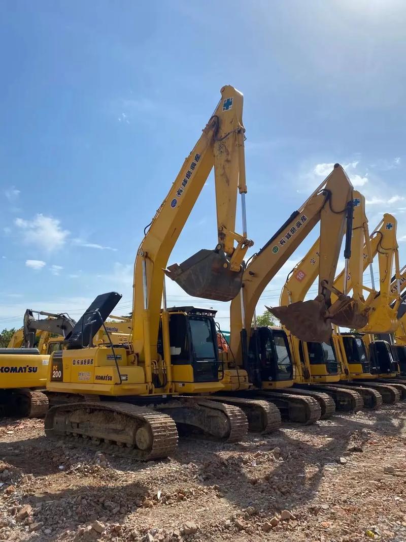 中国七大挖掘机品牌1. 三一重工——三一重工股份有限公司，创始人梁稳根，总部