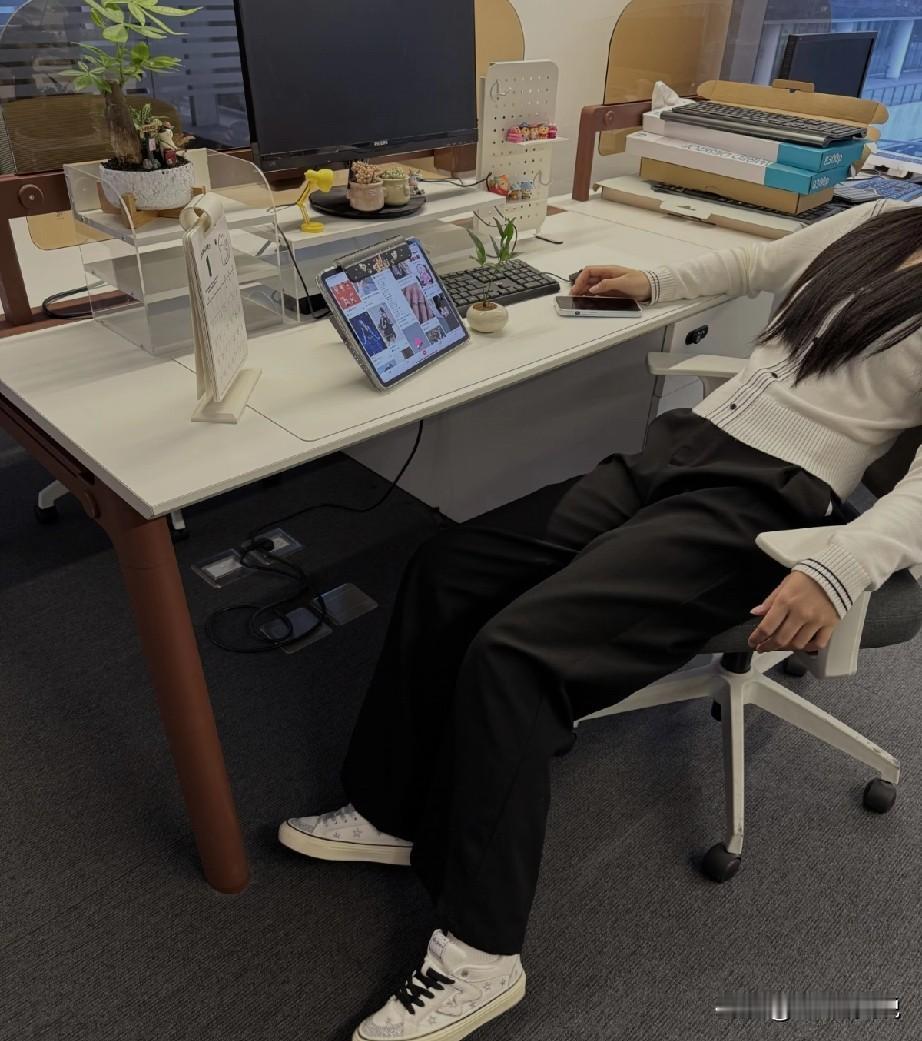 新的一版员工福利制度出来了，要说最大的变化，就是把员工自带电脑办公，公司按照20