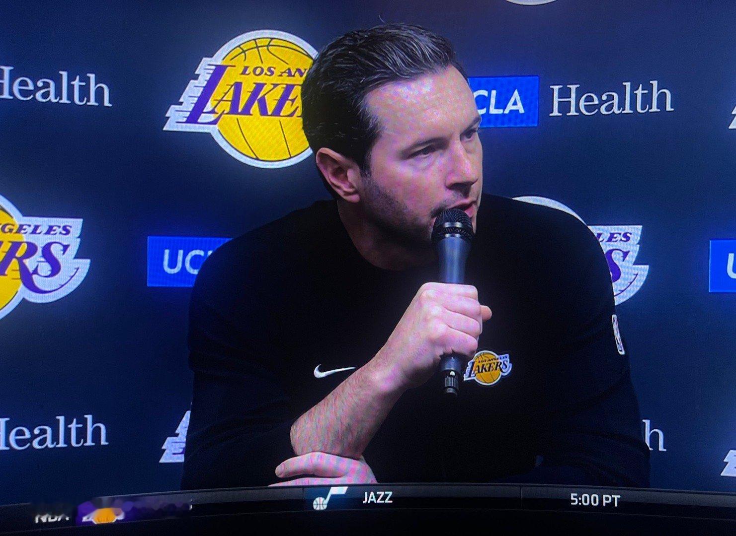 雷迪克谈到勒布朗现在的表现：“我们会尽早密切关注他的上场时间。他会被要求为球队做