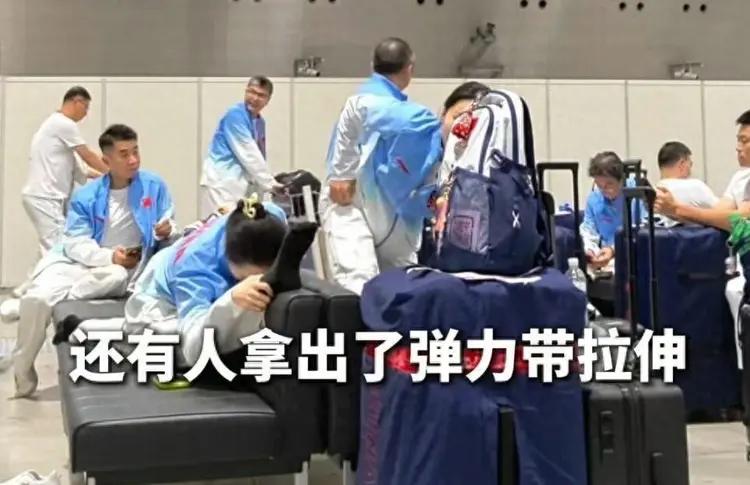 亚运会彻底乱成一锅粥！中国队自掏腰包住酒店，泰国队直接在机场打地铺，印度队更是惨