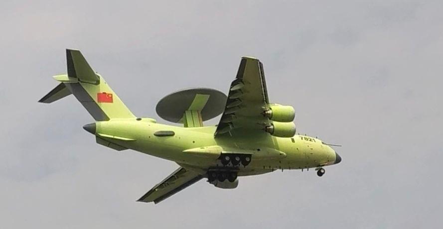 一架KJ-3000原型机编号7821，从这个角度看，的确是双面阵大圆盘，单