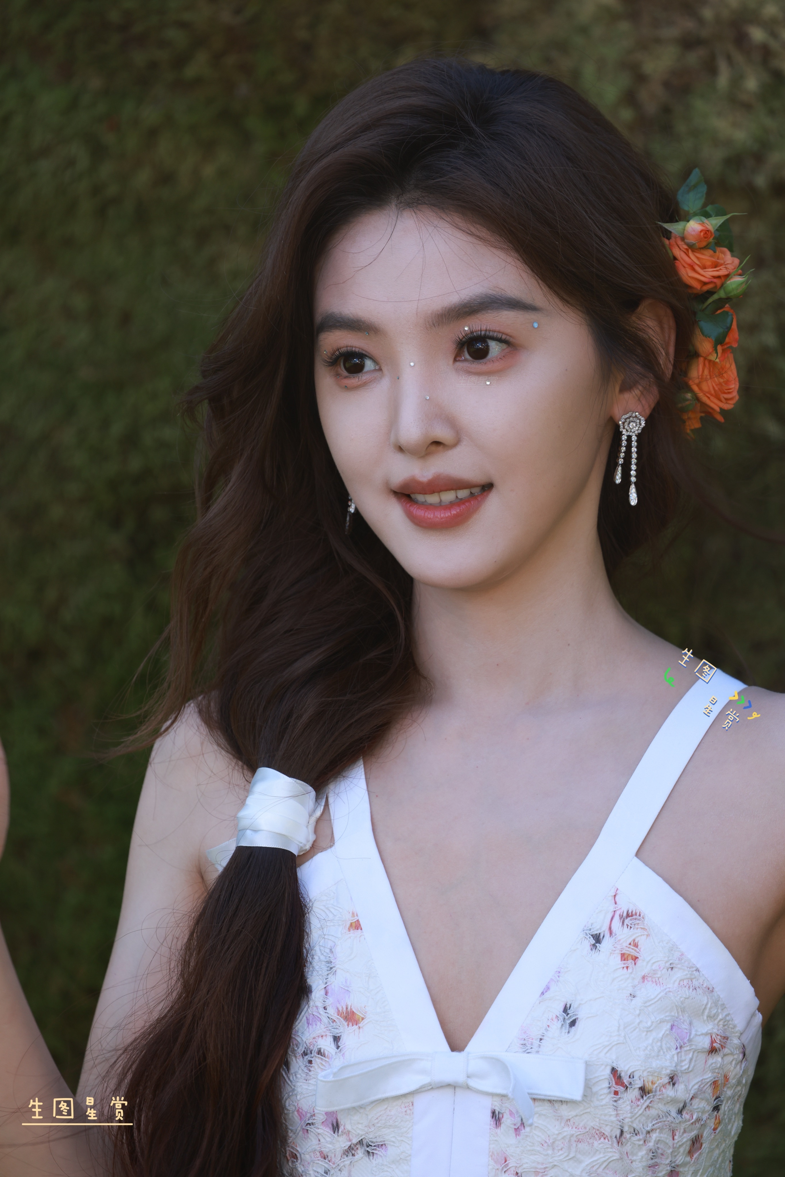 章若楠VOGUE红毯九宫格生图，纯白小花，翩翩起舞的精灵仙子🧚‍♀️🫧章若