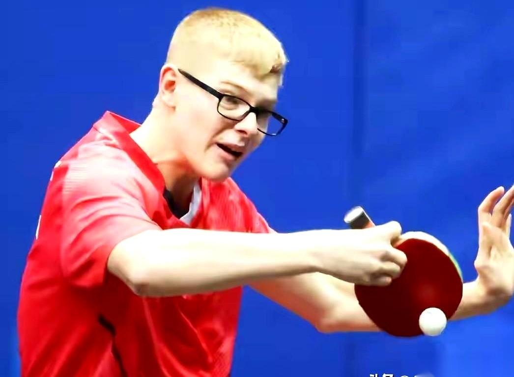 赢了。但你知道他赛前背着什么吗？5-1。整整六次交手，他就赢过一次。对手是法