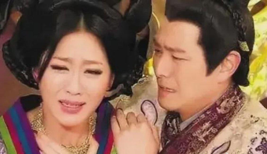 北魏年间，兰陵长公主发现自己的婢女怀了驸马刘辉的孩子。盛怒之下，用鞭子将婢女活活