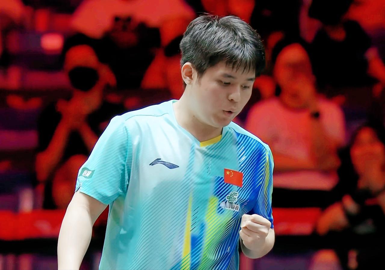 恭喜！林诗栋3:1拿下大登，晋级1/16前三局林诗栋2:1领先。第四局林诗