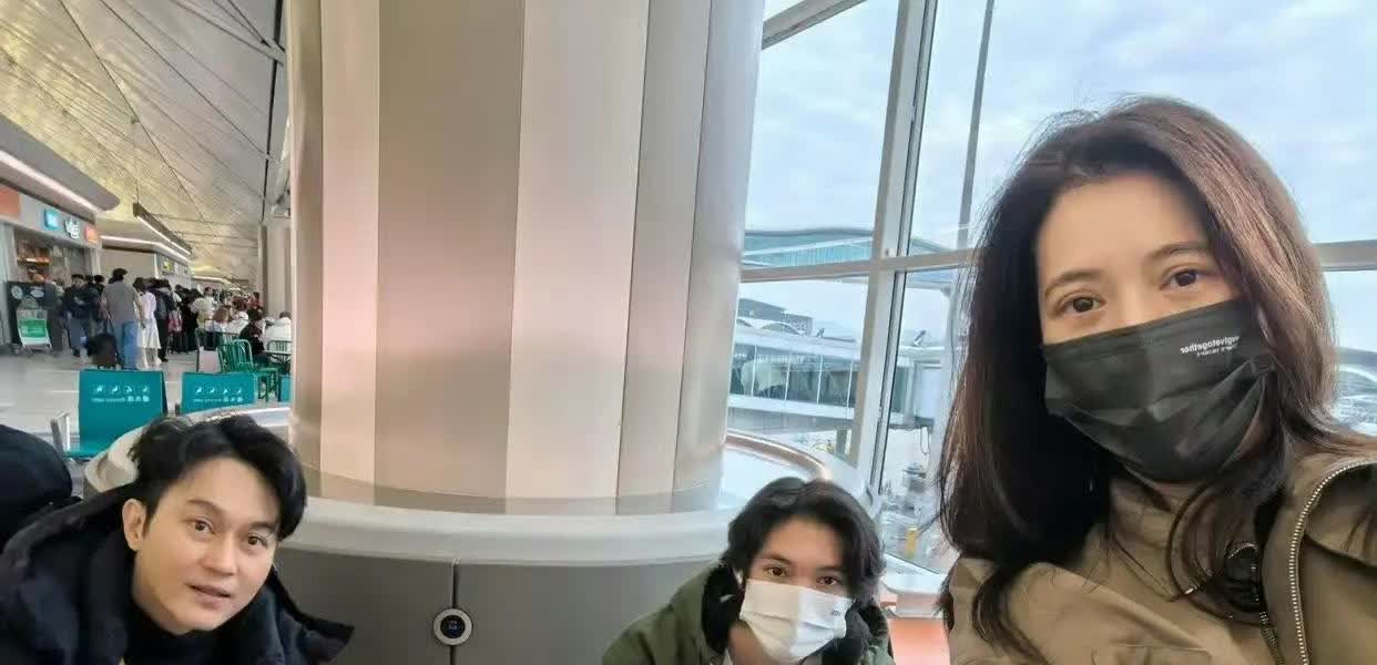 袁咏仪张智霖带儿子日本度假，18岁魔童长相帅气，跟妈妈简直一模一样！终于有帅气的