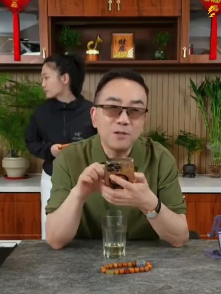 杨议：谁活着不是一个笑话！不提唱戏没流量！再唱贾良就收拾他了。贾良那天一耍真练