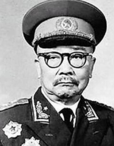 1955年，在授衔仪式前，毛主席看到上将名单中没有李克农，就问：“上将为