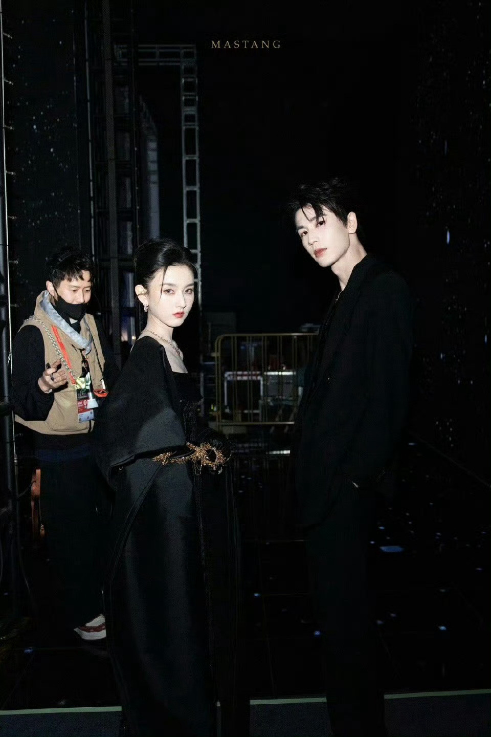 张凌赫宋祖儿帝王和王后合作一下吧