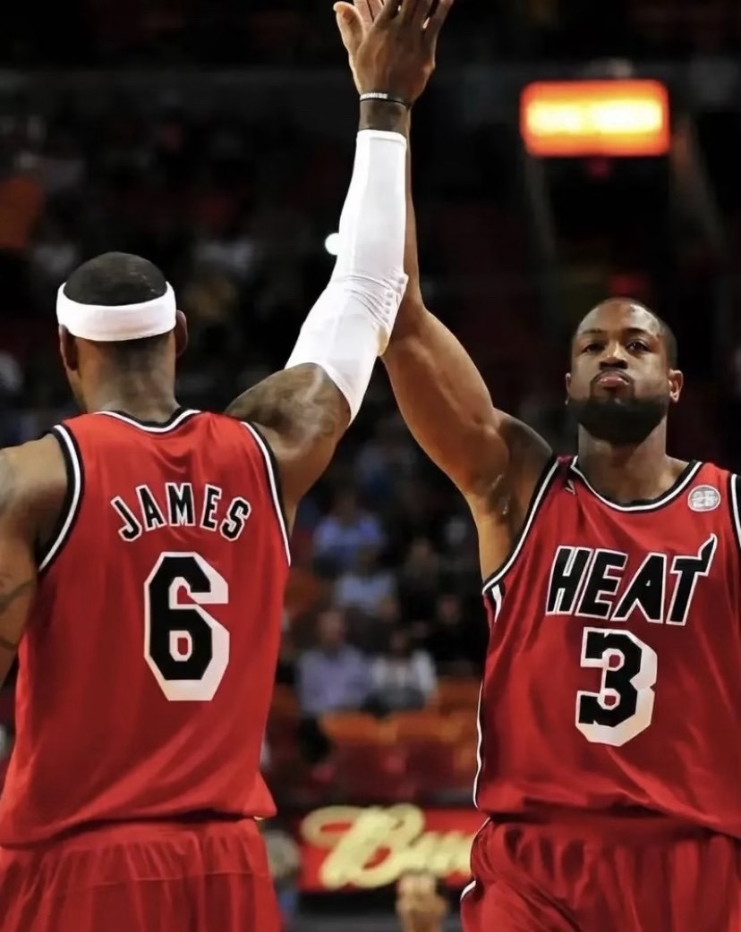 NBA盘点与韦德合作过的超级明星1、奥尼尔出道的韦德与出道的科比一样，都迎来