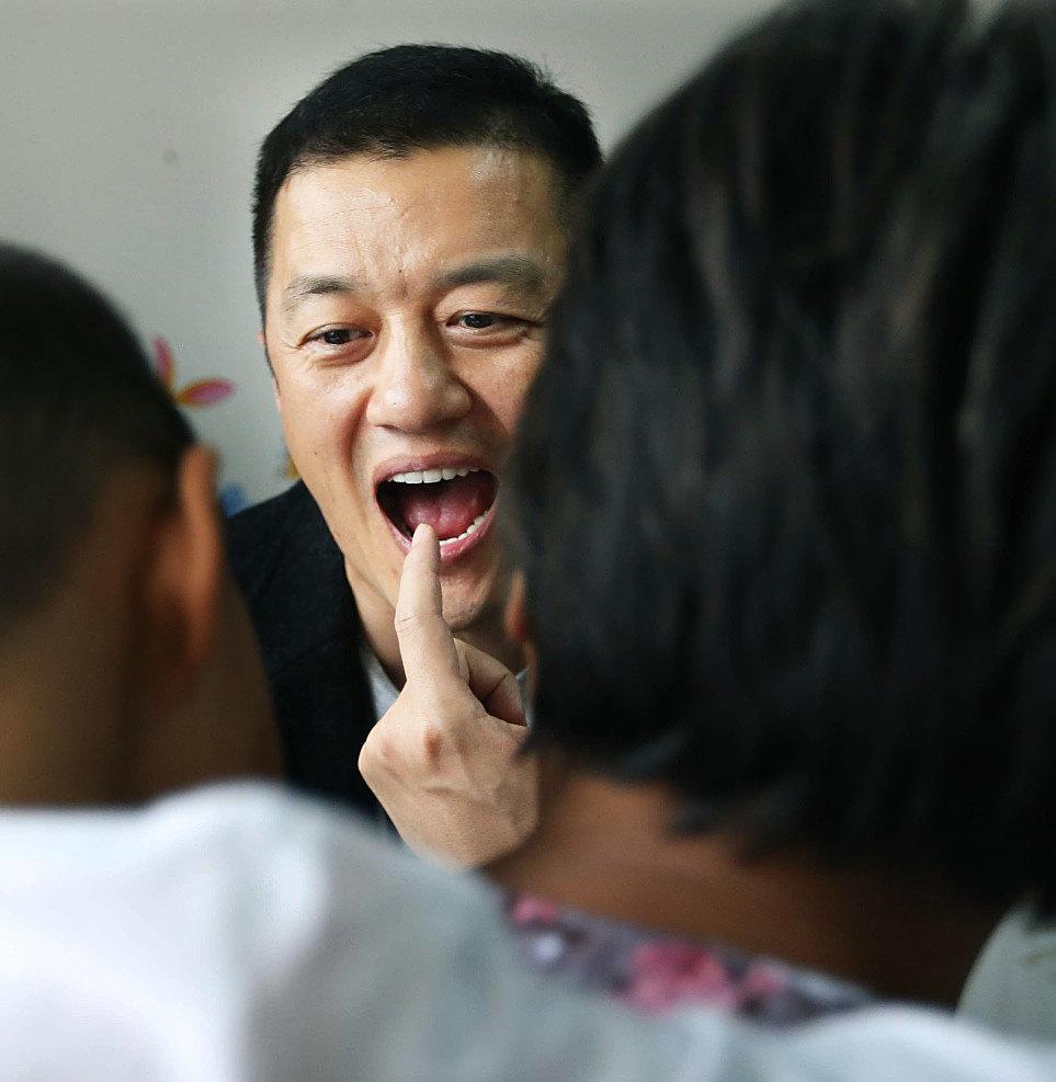 最近很多唇腭裂患者出现在了网上，不惜揭开自己的伤疤，只为了给一个人发声，而这个人