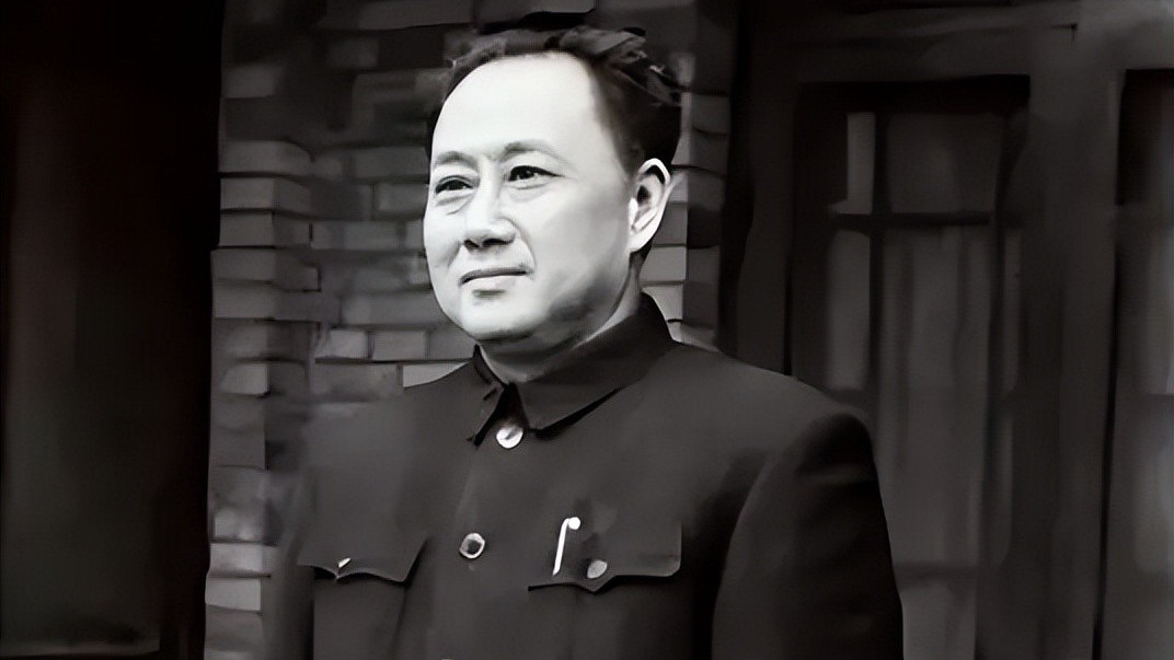 1949年军区政委返乡想报杀母之仇,毛主席大手一挥:把425团带去