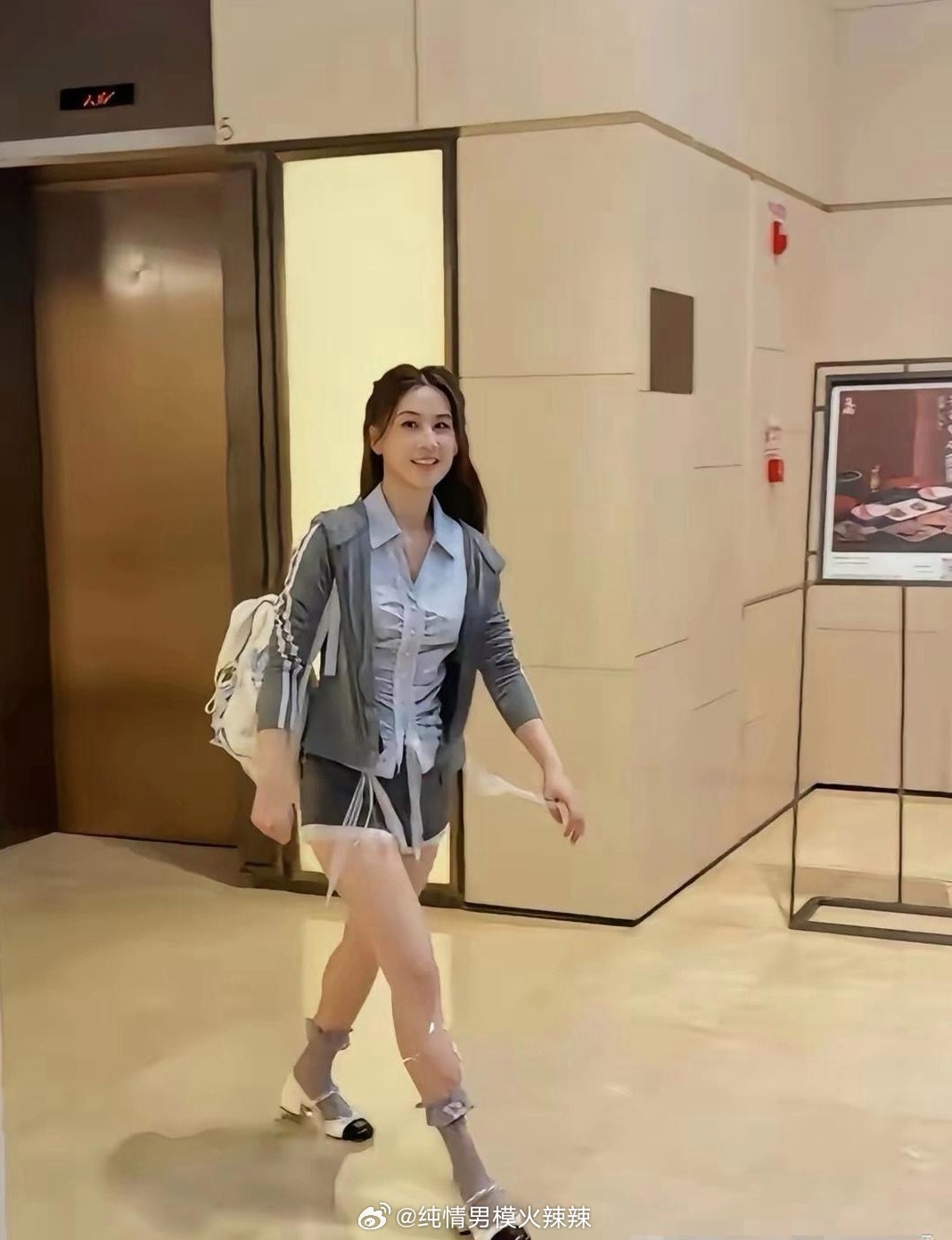 离婚后的黄圣依，整个就是一个女大学生的感觉