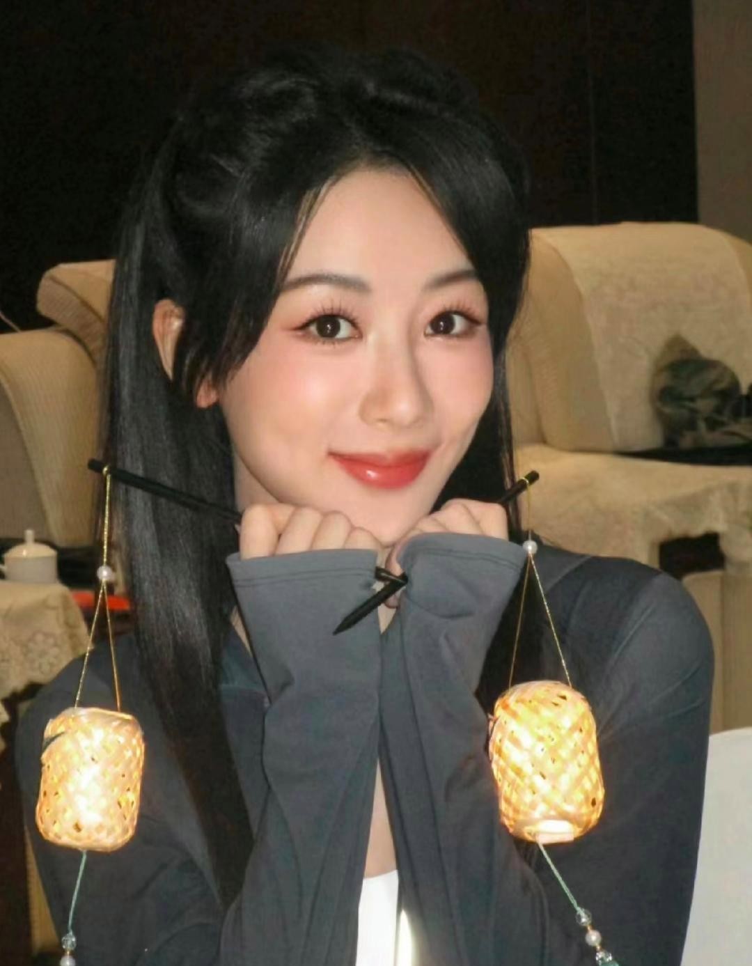 杨紫这资源接得手软啊，《生命树》还没拍完，爱奇艺新剧就定了，鹅厂立马跟风递上大I