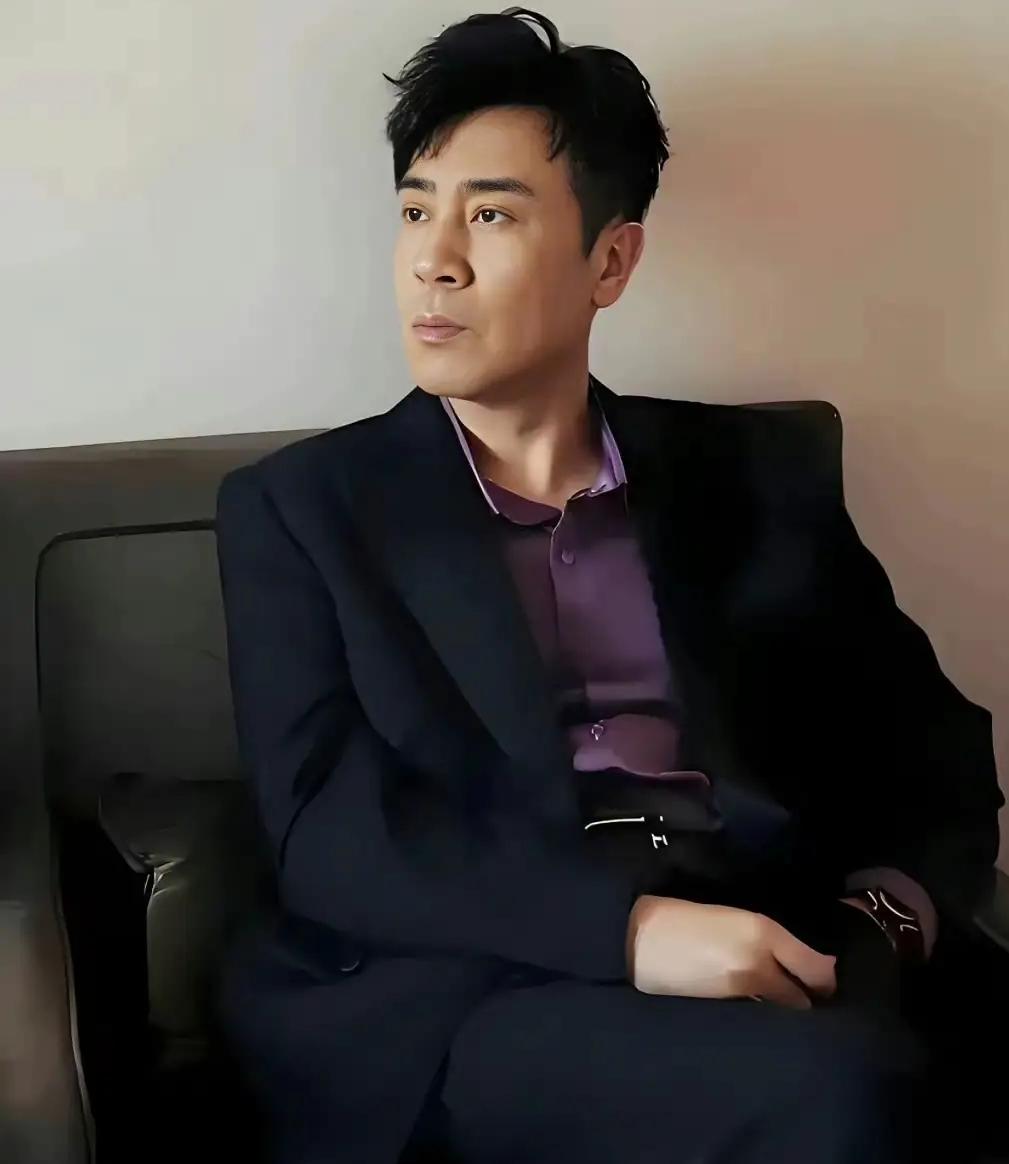 近日，演员于和伟在一次采访中坦言，自己成名后第一时间便为家里的8个兄姐购买了房产
