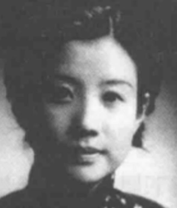 1955年，周总理急匆匆的来到毛主席处，将一位“叛徒”的判决书递给毛主席，毛主席