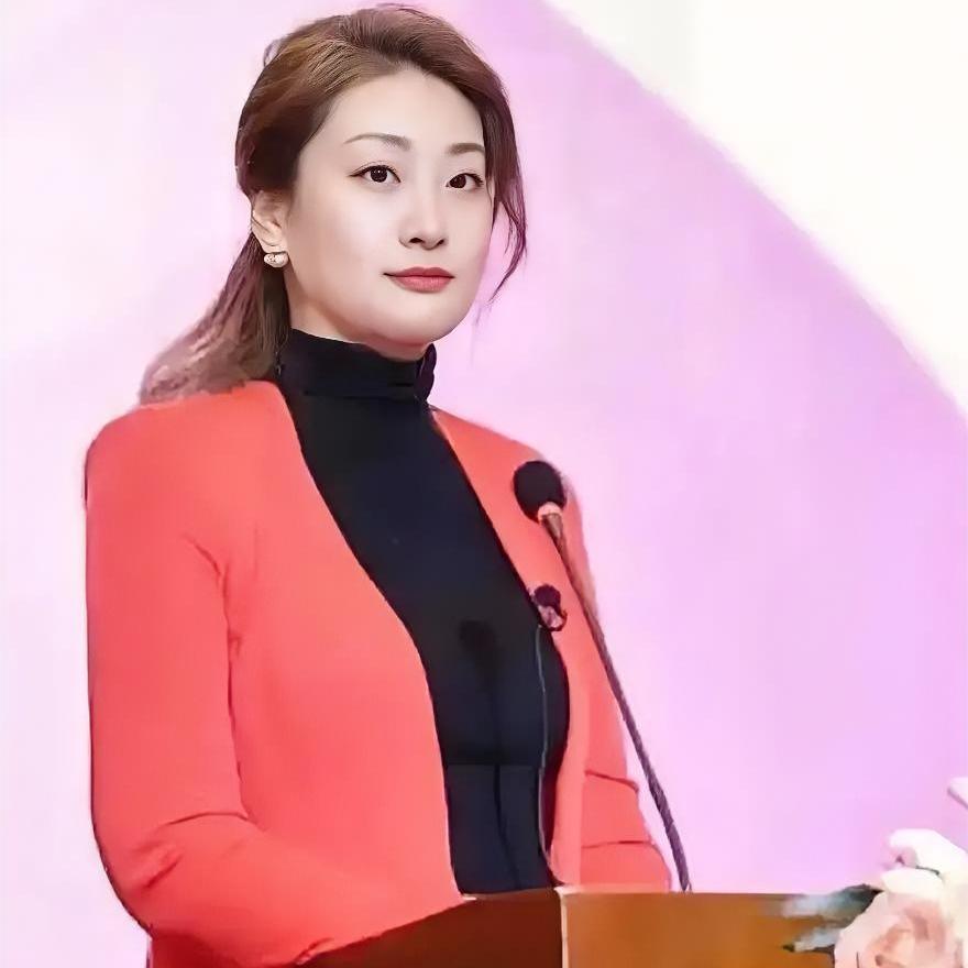 宗馥莉啊宗馥莉，你太狠了，别人都是在父亲的庇护下养尊处优，你倒好，果断从娃