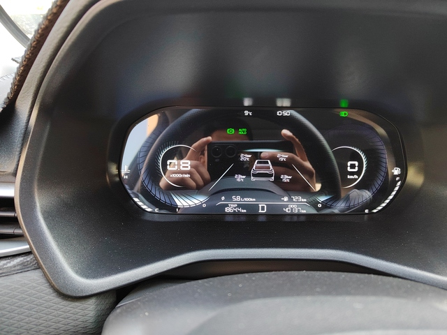 22款四代帝豪40000公里1平均油耗7.4和官宣一样，但是我跑高速和郊区多，