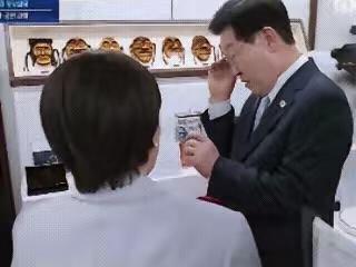 一场荒诞到让人脚趾抓地的外交场面，毫无征兆在韩国安东上演了。5月19日，韩国