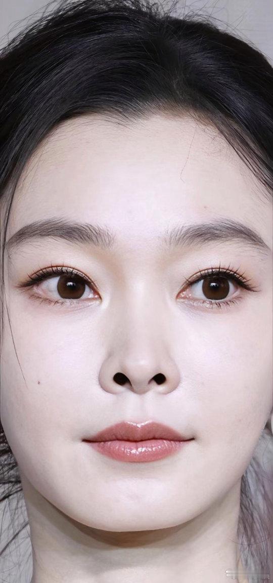 宋轶怼脸原生镜头毫无压力，精致五官尽显优越，绝美颜值瞬间直击人心。