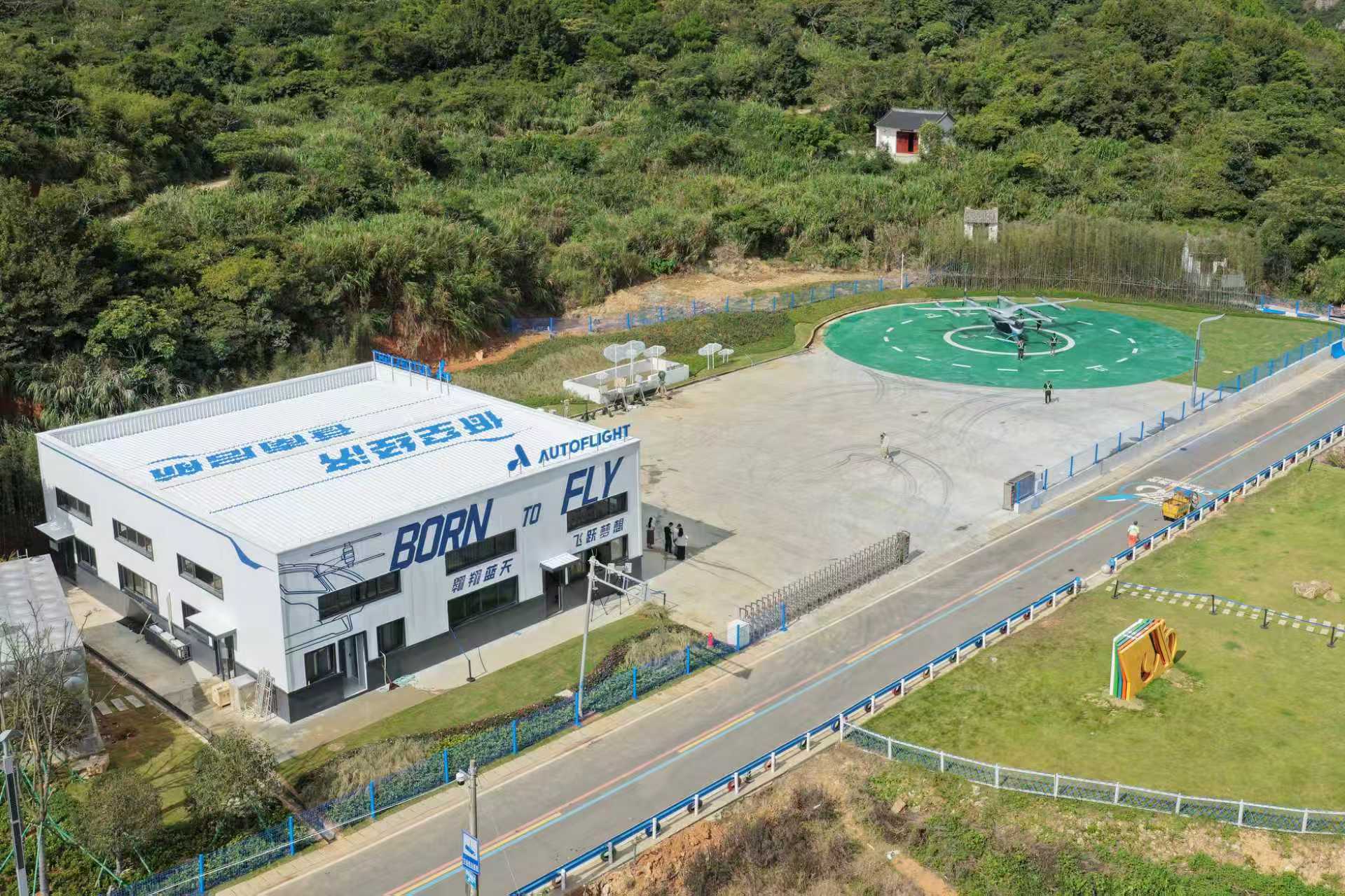 【峰飞航空完成全球首次2吨级eVTOL海上风电平台飞行，32分钟往返93公里】9