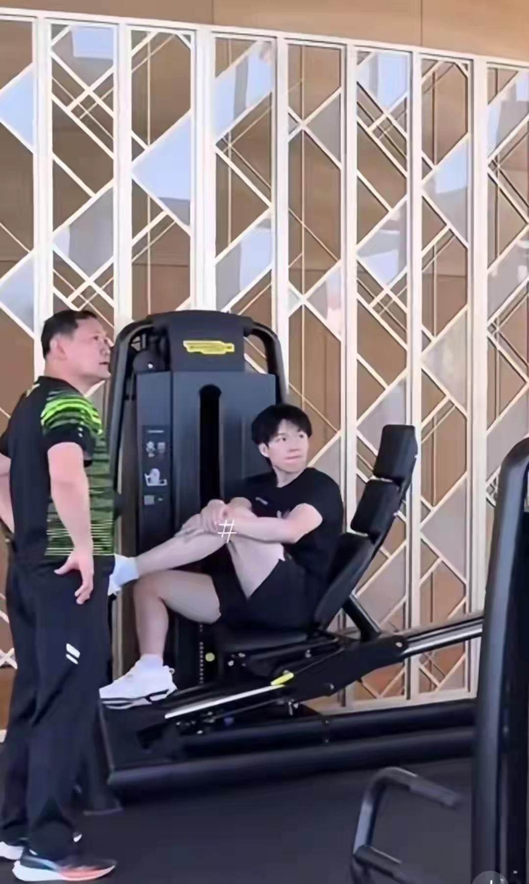 莎莎有必要蹭流量某。全国的体育界和娱乐圈那个人有莎莎的流量多。人气旺。主有人家蹭