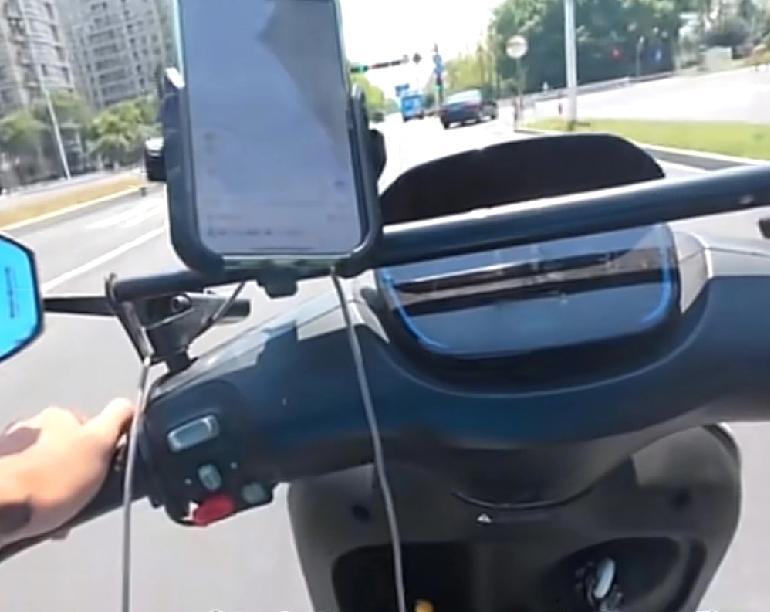 原来闹了一场上千公里的笑话石家庄一位外卖小哥接了一个订单，去店取了餐，进公寓的