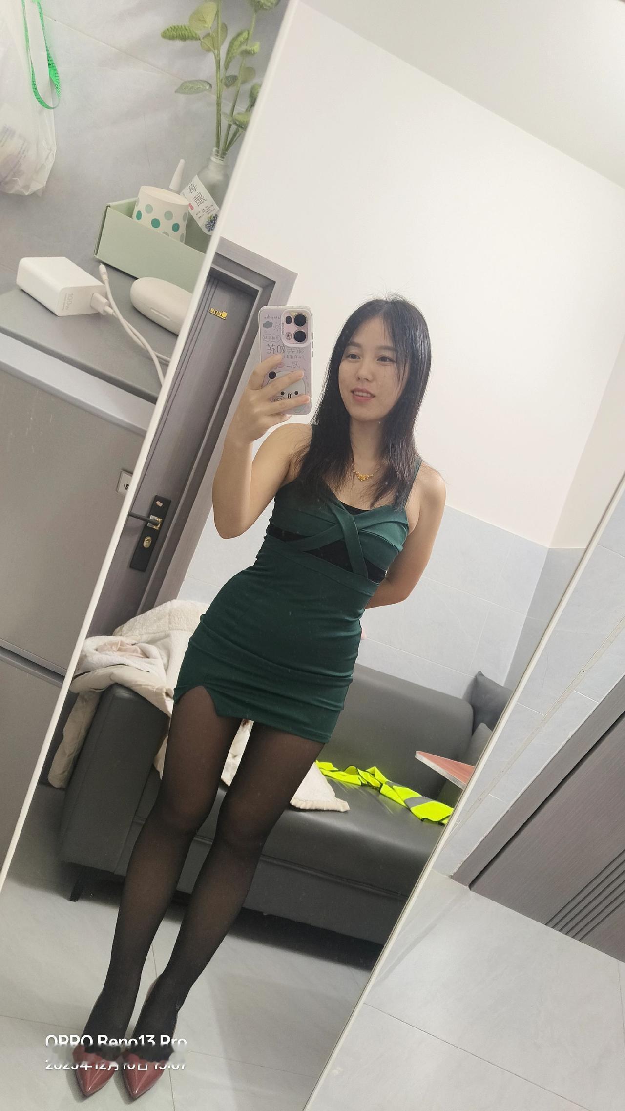 非得做顺从的玫瑰?做带刺的野蔷薇不可以吗！