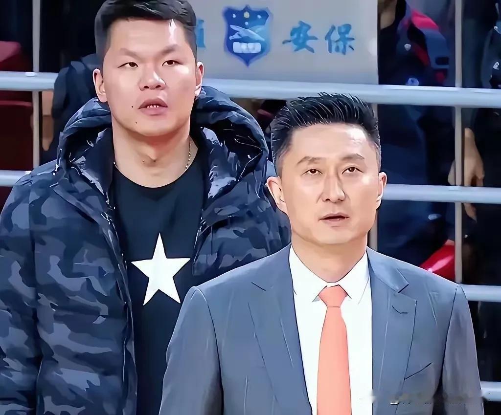 网传朱芳雨将重返广东男篮，如此一出无疑将杜锋置于最尴尬境地，要知道“锋雨组合”可