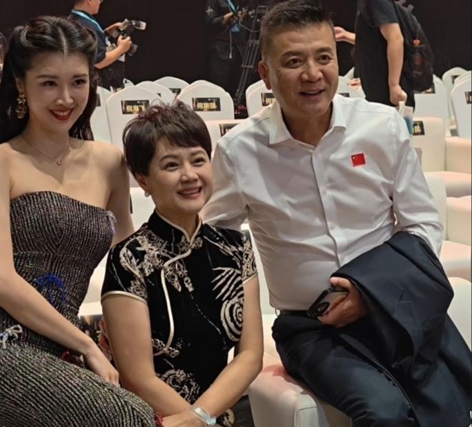 演艺圈难得的书香演艺世家，你见过这样全员实力派的一家三口吗？荧幕上戏骨云集