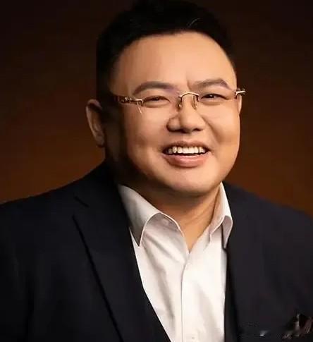 2014年，白伟民的公司倒闭，所有人都选择离开，只有一个人赖着不走，白伟民问她: