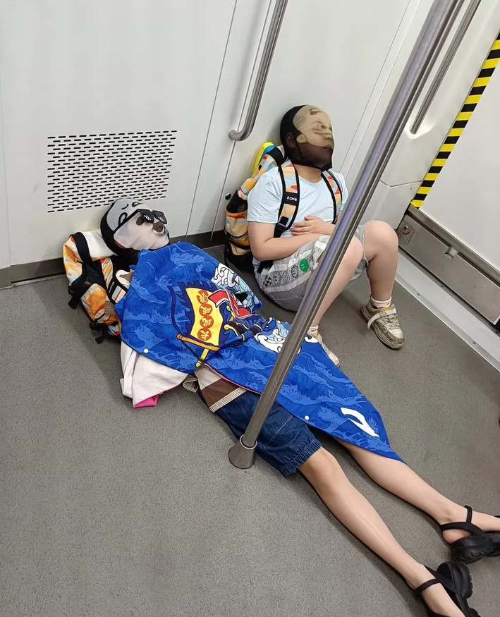 这两人当这是自己家了吧！