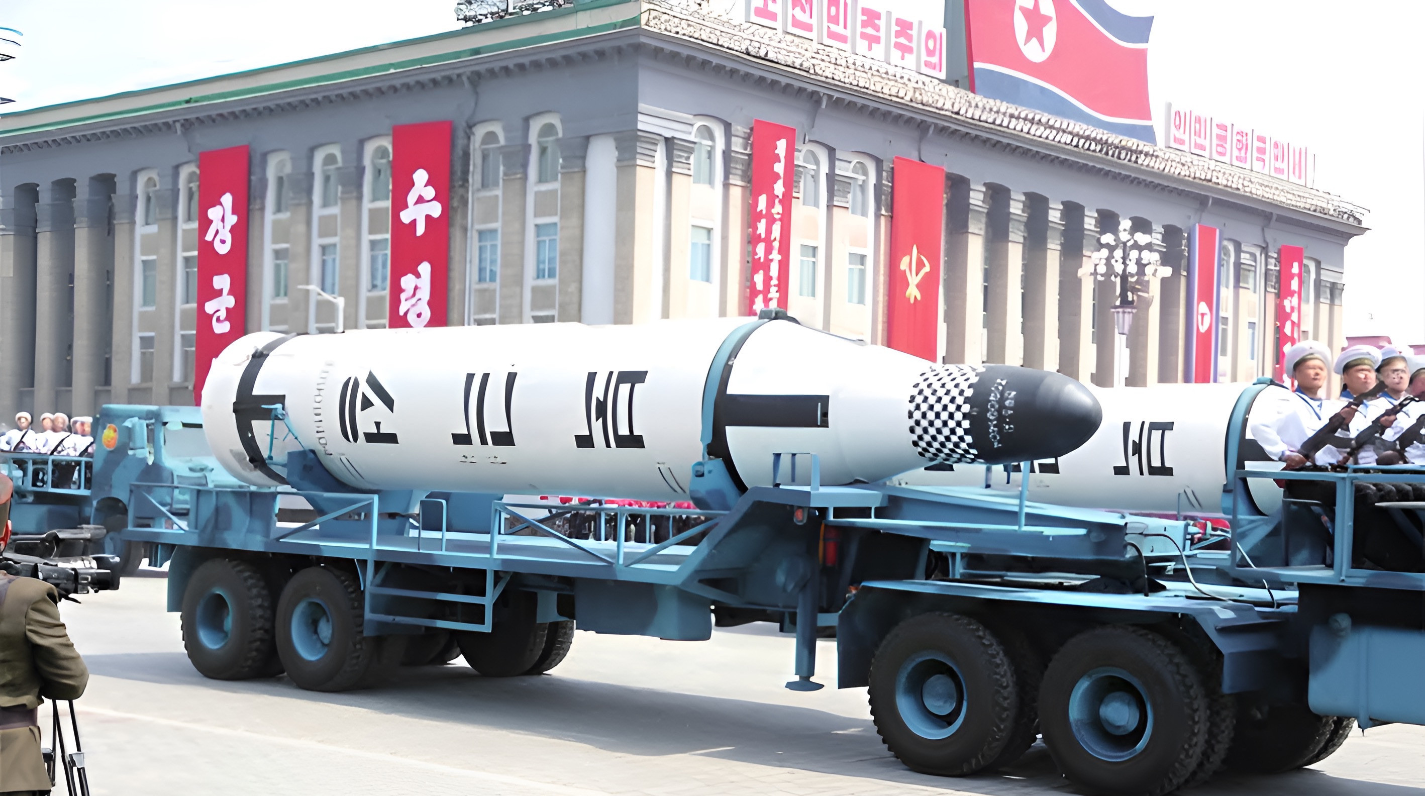 朝鲜拥核成功，伊朗还在原地踏步咱就说，朝鲜和伊朗搞核武器