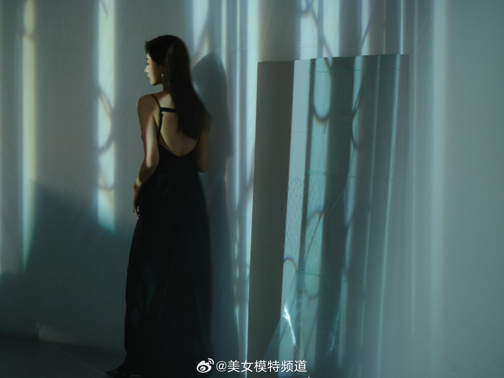 万茜姐姐长发的样子就很美呀